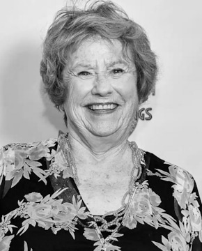 Линн Мари Стюарт