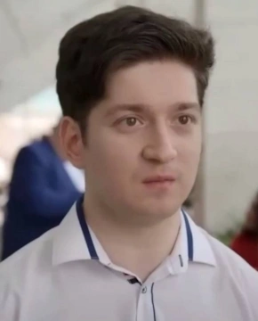 Роман Михраби