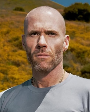 Оливер Тревена