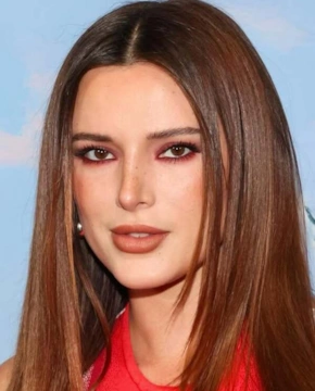 фотография Белла Торн