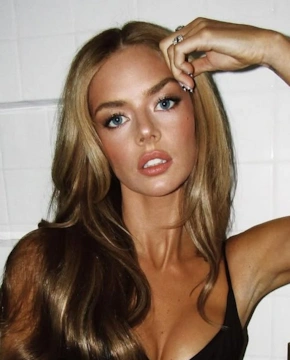 фотография Самара Уивинг