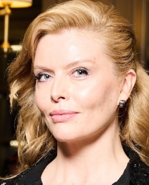 Анна Чурина