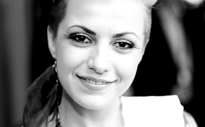 Поли Генова