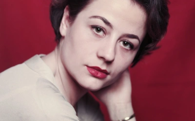 Анни Жирардо