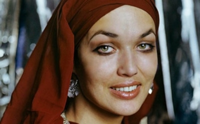 Матлюба Алимова в национальном платке