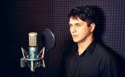 Певец Джан Элиев