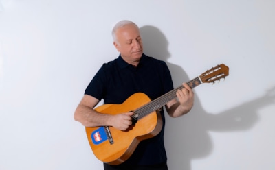 Поэт, автор текстов песен Гари Акопян