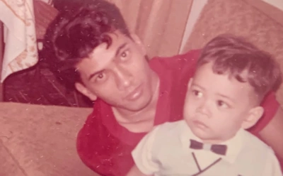 Марк Дакаскос в детстве с отцом