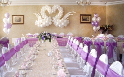 Как украсить свадебный зал шарами