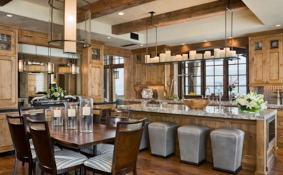 Уютная кухня в стиле шале