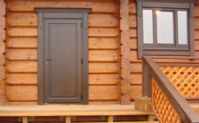 Особенности выбора входных и межкомнатных дверей из дерева