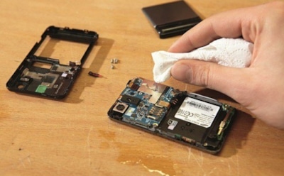 Что делать, если в телефон попала вода?