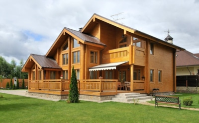 Преимущества клееного бруса в строительстве дома