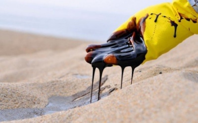 Почему дешевеет нефть