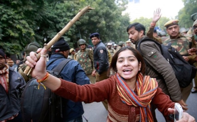 В Индии продолжаются массовые убийства и изнасилования женщин