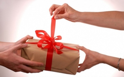 Какой телефон подарить маме