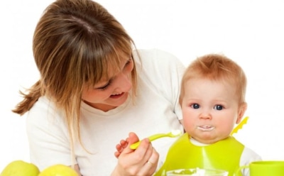 Чем кормить ребенка до года