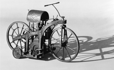 Кто и когда изобрел первый мотоцикл в мире