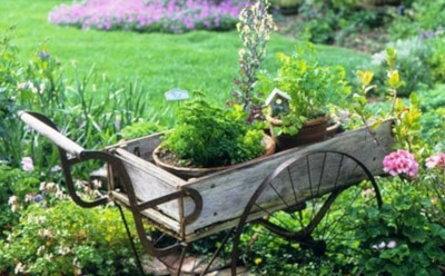 Традиционные садовые тележки
