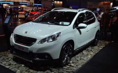 Французский стиль: компактный кроссовер Peugeot 2008