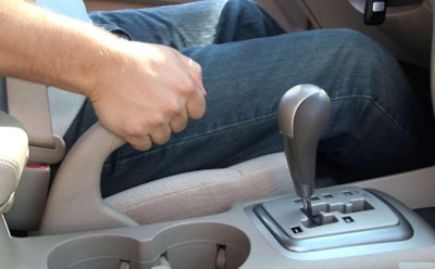 Скрип при торможении авто: что делать?