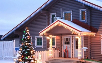 Как украсить территорию загородного дома на Новый год?