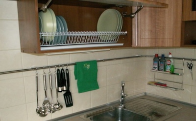 Для чего нужен рейлинг на кухне?