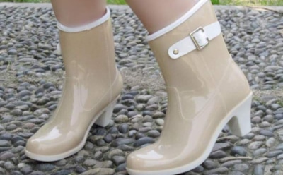 Как выбрать модную резиновую обувь?