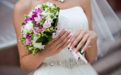 Как выбрать свадебный букет к платью
