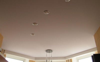 Вредны ли натяжные потолки для человека?