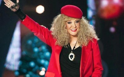 Алла Пугачева "запустила" розовыми тапочками в критиков ее передач