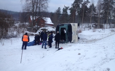 В Карелии опрокинулся в кювет автобус с туристами из Петербурга