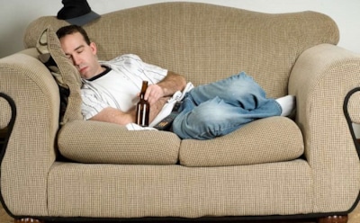 В Санкт-Петербурге мужчина разбился насмерть, упав с дивана