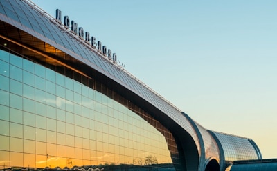 В аэропорту Домодедово самолёт столкнулся с автопогрузчиком