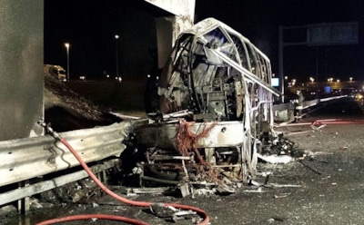 ДТП на севере Италии: сгорел перевозивший детей автобус, погибло 16 человек