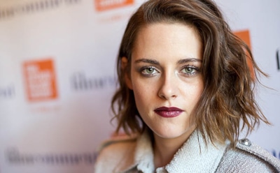 Поцелуй Кристен Стюарт с моделью Стеллой Максвелл "взорвал" Сеть