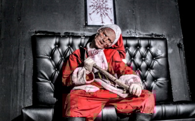 "Кровавый Санта": в Москве актер квеста ударил участника топором по голове