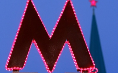 В Москве женщина с дочкой бросилась под поезд метро после ссоры по телефону