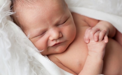 Китаянка родила ребенка из замороженного 16 лет назад эмбриона