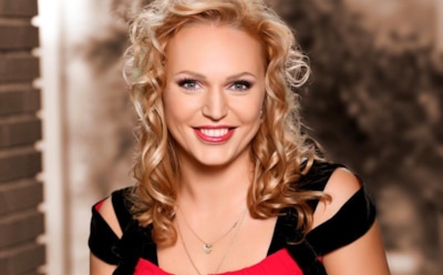 Российская телеведущая Алла Довлатова станет мамой в четвертый раз