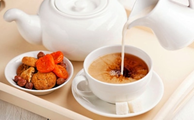 "Гремучая смесь": чай с молоком опасен для здоровья