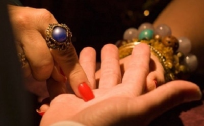 В Москве школьница заплатила цыганке 1 млн рублей за наведение порчи