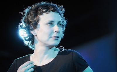 Юлия Чичерина создала клип на песню "Рвать", посвященный Гиви и Мотороле