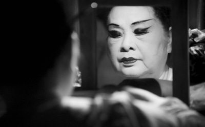 Пенсионер из Китая сменил пол и в 72 года "превратился" в  женщину