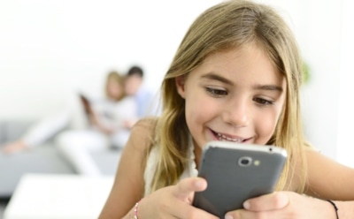 В Великом Новгороде 8-летнюю девочку убил заряжающийся телефон