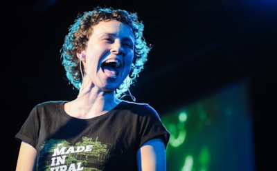 Клип Юлии Чичериной о Гиви и Мотороле заблокировали в YouTube