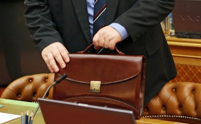 Росстат назвал среднюю зарплату чиновников РФ в 2016 году