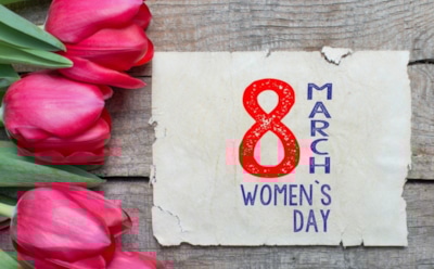 ВЦИОМ назвал самые популярные подарки женщинам на 8 марта