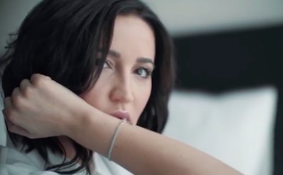 В Сети состоялась премьера клипа Ольги Бузовой на песню "Привыкаю"