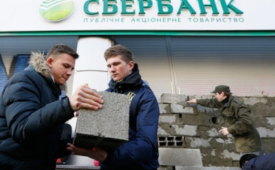 Порошенко подписал указ о введении санкций против российских банков